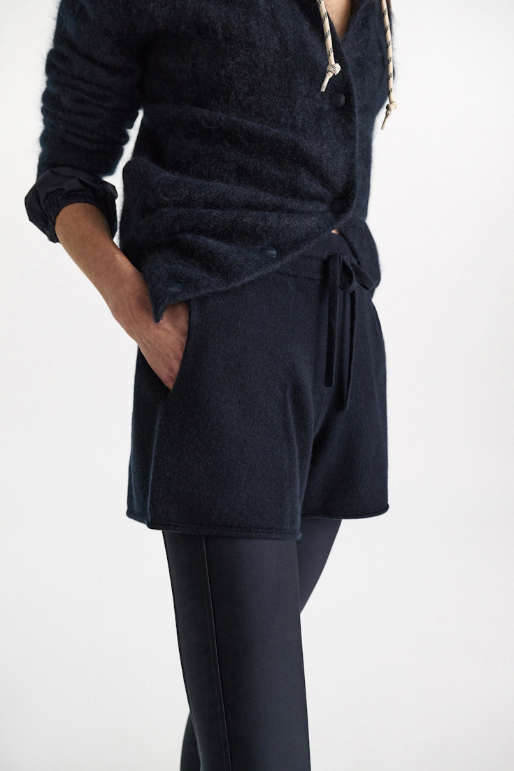 Dorothee Schumacher Merino-Kaschmir-Shorts mit Kordelzug night blue