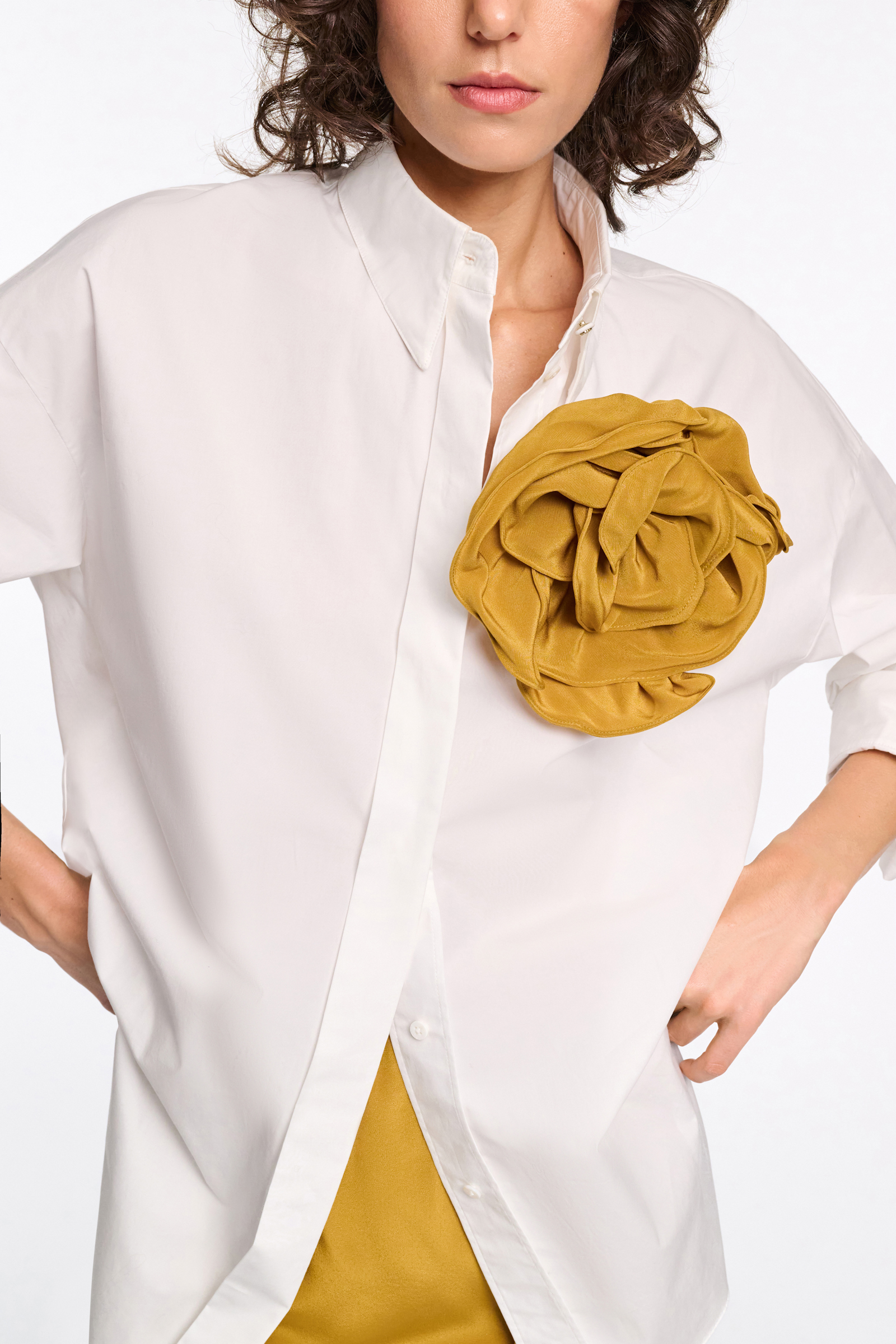Dorothee Schumacher Silk skirt with XL flower brooch curry