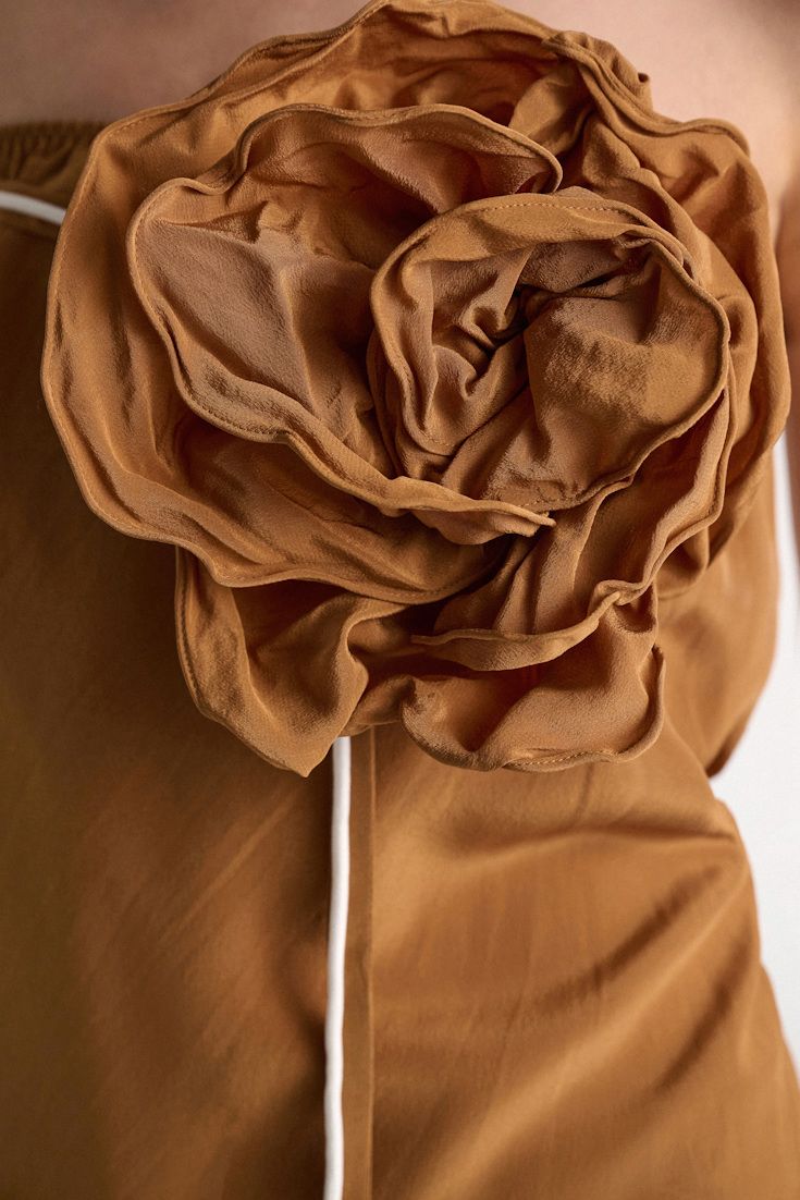 Dorothee Schumacher Silk skirt-tube top hybrid with brooch toffee