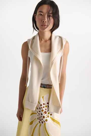 Dorothee Schumacher Hood accessory camellia white