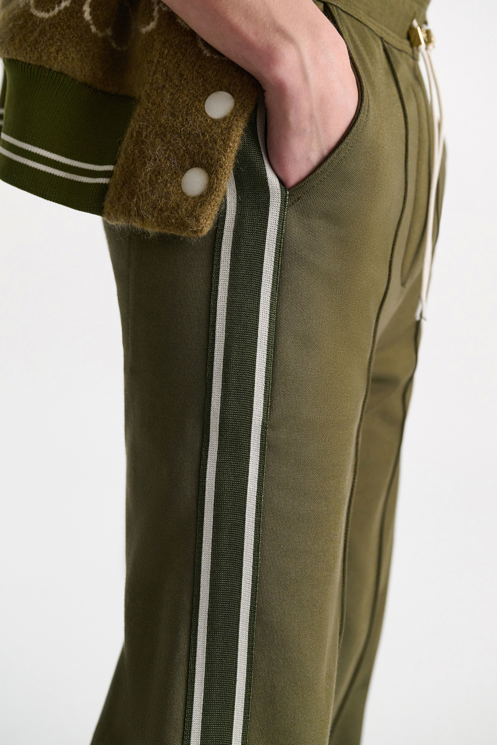 Dorothee Schumacher Trackpants mit gestricktem Seitenstreifen dark oliv