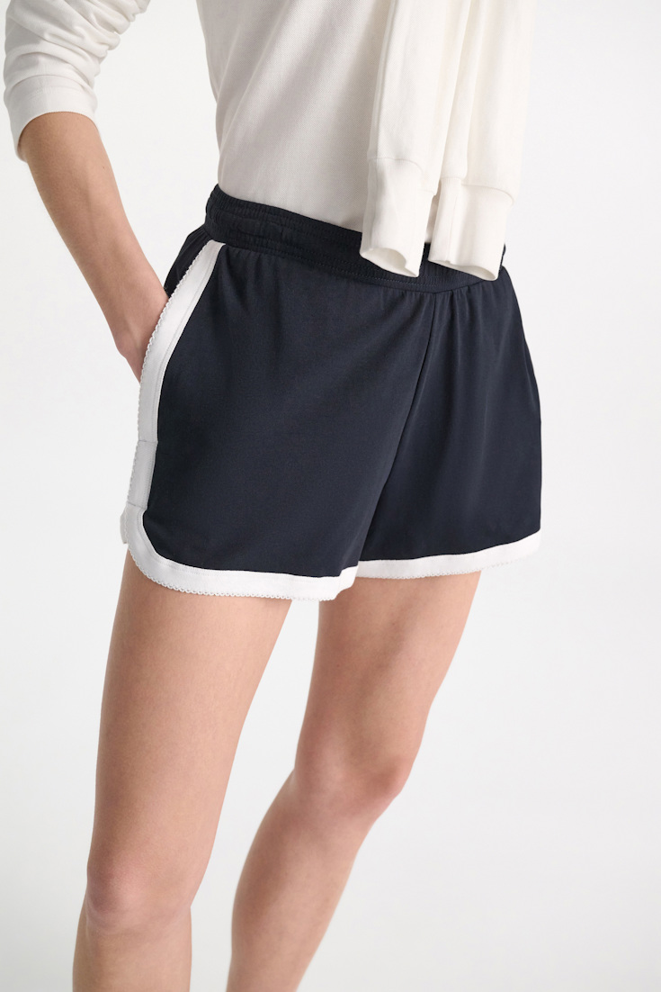 Dorothee Schumacher Shorts mit kontrastierendem Einfass dark navy