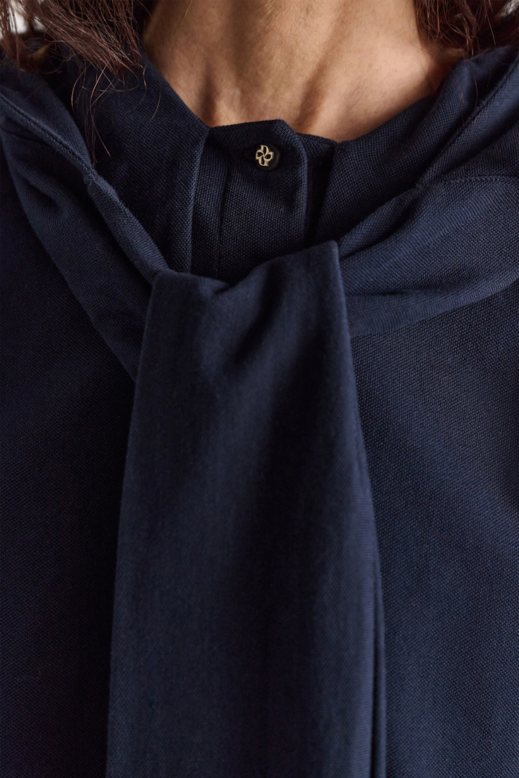 Dorothee Schumacher Longsleeve mit Kapuze und Lagenlook dark navy