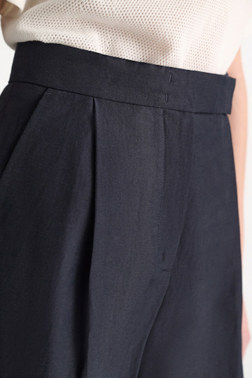 Dorothee Schumacher Technical linen shorts dark navy