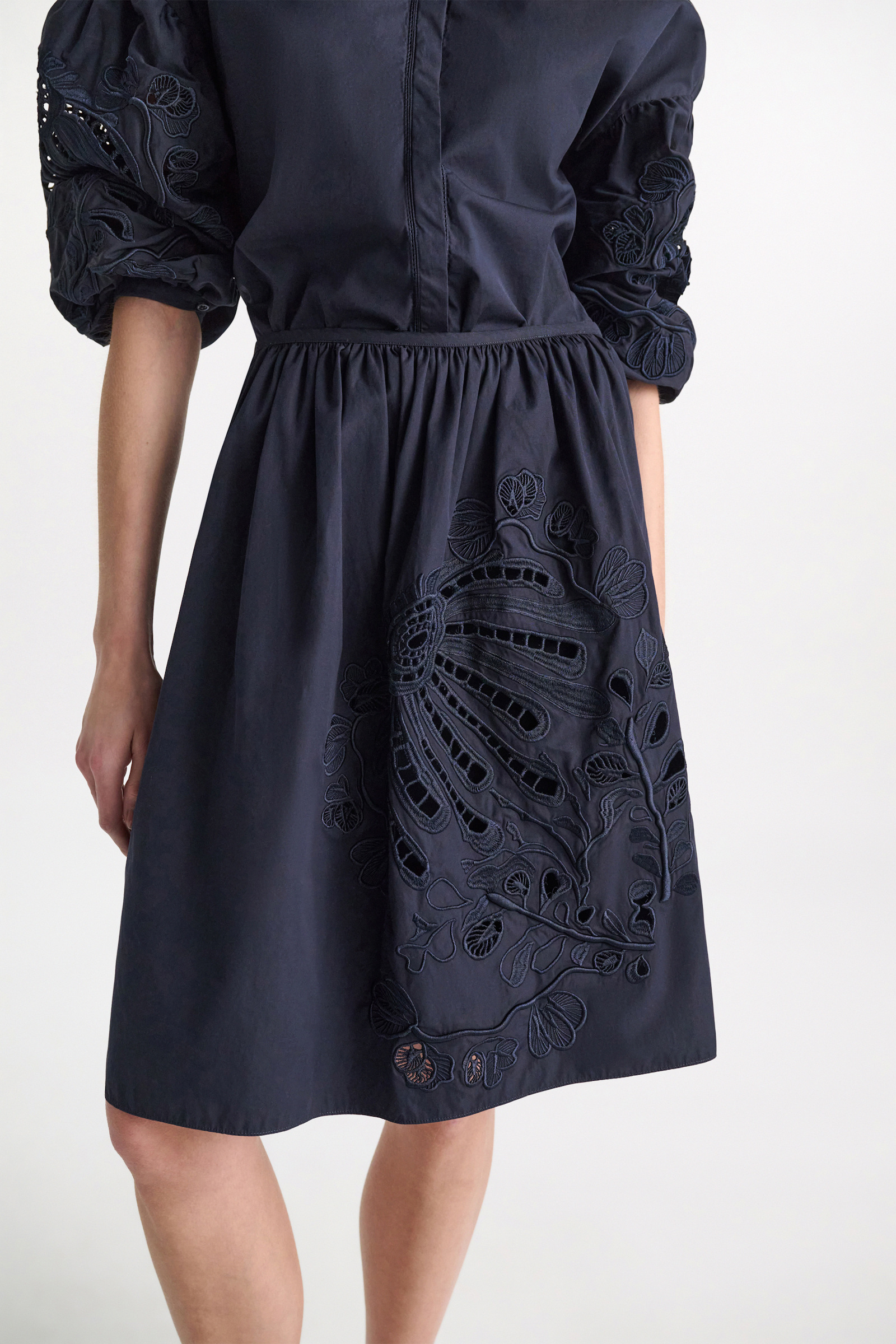 Dorothee Schumacher Rock mit Broderie-Anglais-Stickerei aus Baumwolle dark navy