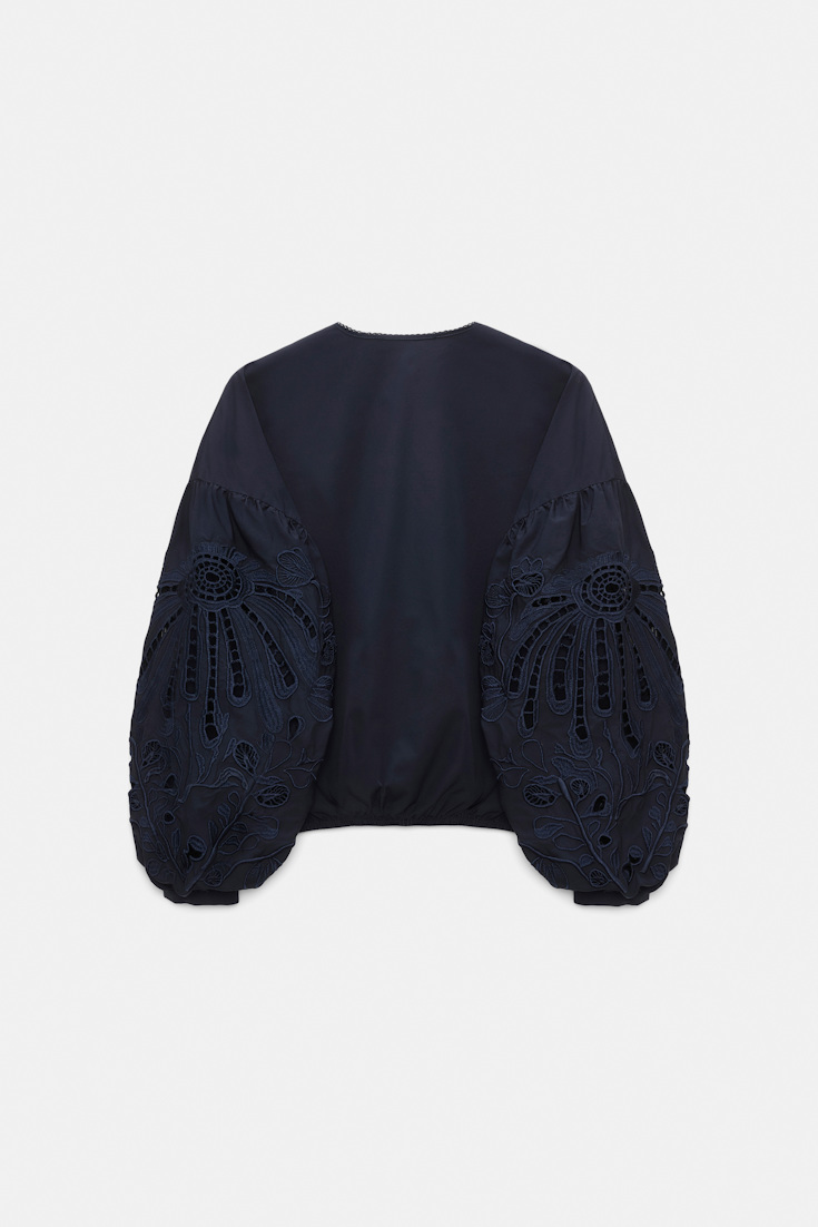 Dorothee Schumacher Bluse mit Broderie-Anglais-Stickerei aus Baumwolle dark navy