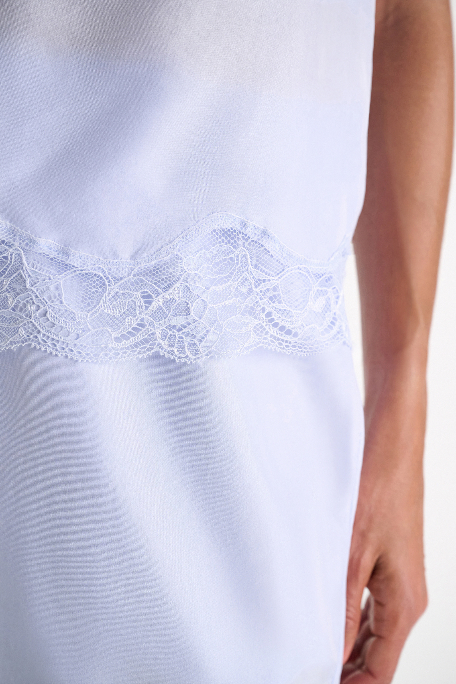 Dorothee Schumacher Gedoppeltes Lingerie-Top aus Seiden-Habotai icy sky