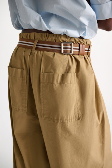 Dorothee Schumacher Pleated pants in garment washed cotton poplin desert