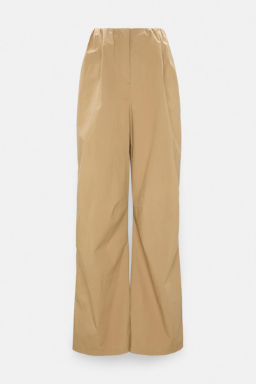 Dorothee Schumacher Pleated pants in garment washed cotton poplin desert