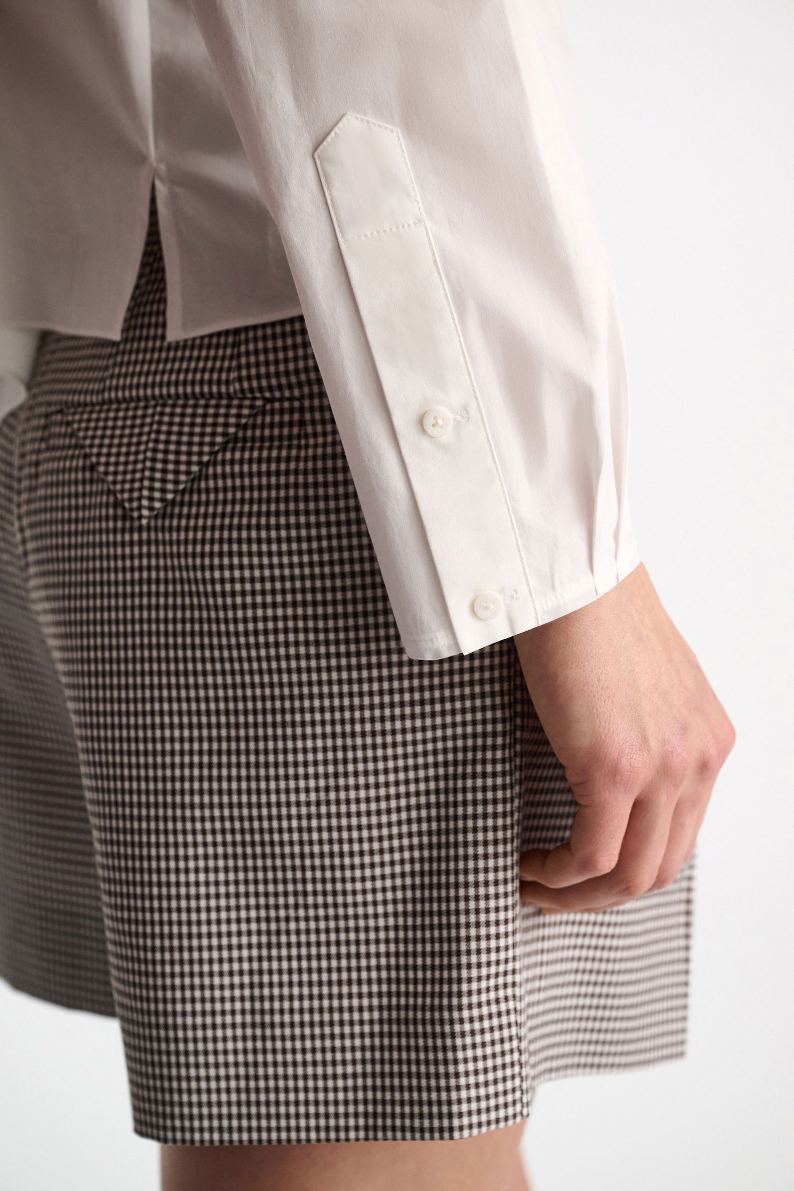 Dorothee Schumacher Bluse mit abnehmbarem, gestreiftem Polokragen aus Baumwoll-Popeline white lemon