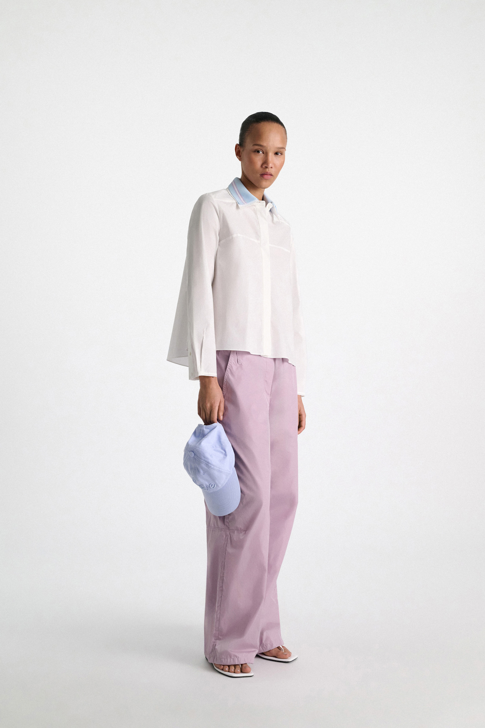 Dorothee Schumacher Bluse mit abnehmbarem, gestreiftem Polokragen aus Baumwoll-Popeline white sky