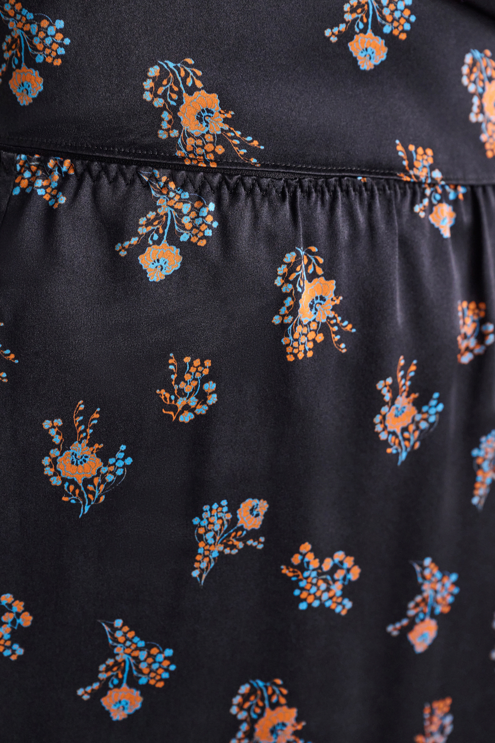 Dorothee Schumacher Lingerie-Rock aus bedrucktem Seidensatin Little Daydream navy orange