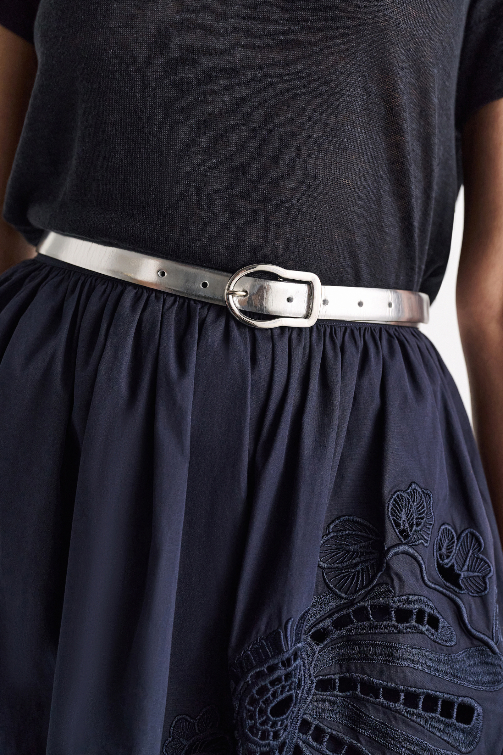 Dorothee Schumacher Gürtel aus Metallic-Leder mit Spiegeleffekt silver