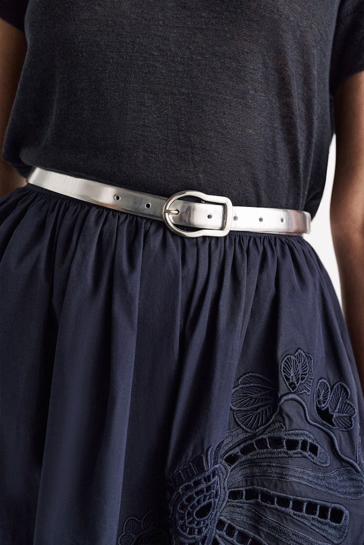 Dorothee Schumacher Gürtel aus Metallic-Leder mit Spiegeleffekt silver