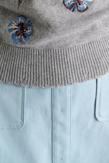 Dorothee Schumacher Kurzärmeliges, besticktes Oberteil aus Merino und Kaschmir grey blooming blue