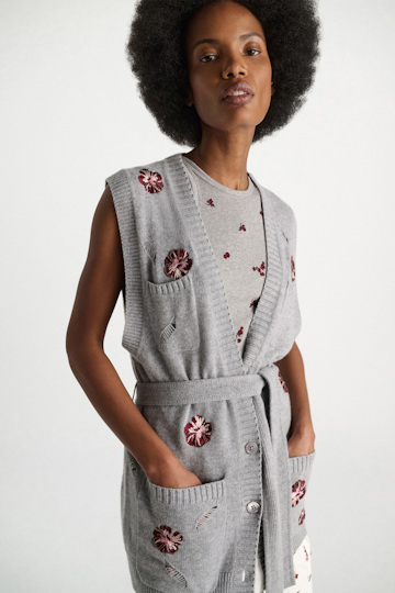 Dorothee Schumacher Besticktes Gilet mit V-Ausschnitt aus Merino und Kaschmir grey blooming bordeaux