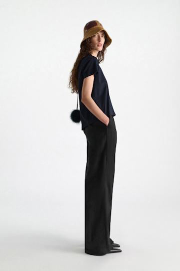 Dorothee Schumacher T-shirt with back slit and feather detail dark navy