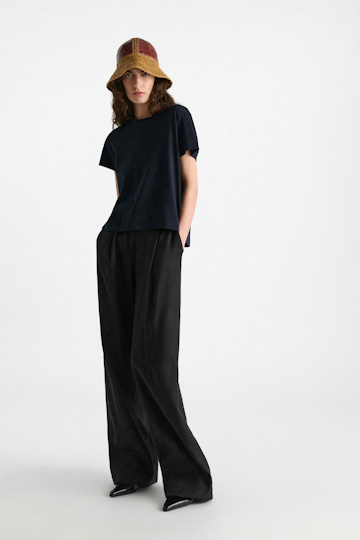 Dorothee Schumacher T-shirt with back slit and feather detail dark navy