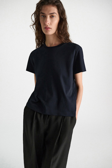 Dorothee Schumacher T-shirt with back slit and feather detail dark navy