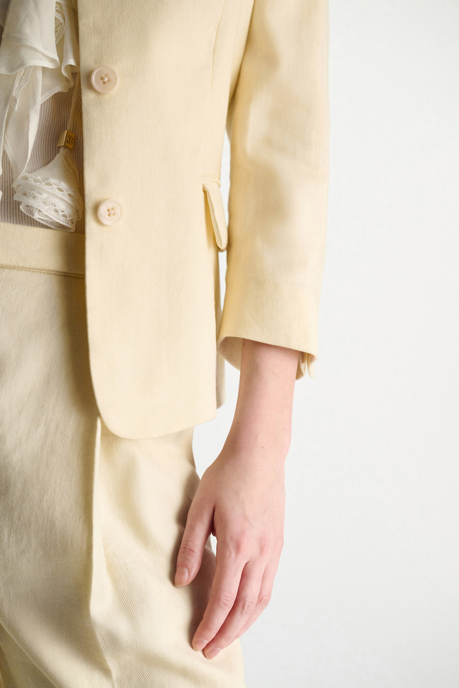 Dorothee Schumacher Linen-cotton shrunken blazer champagner