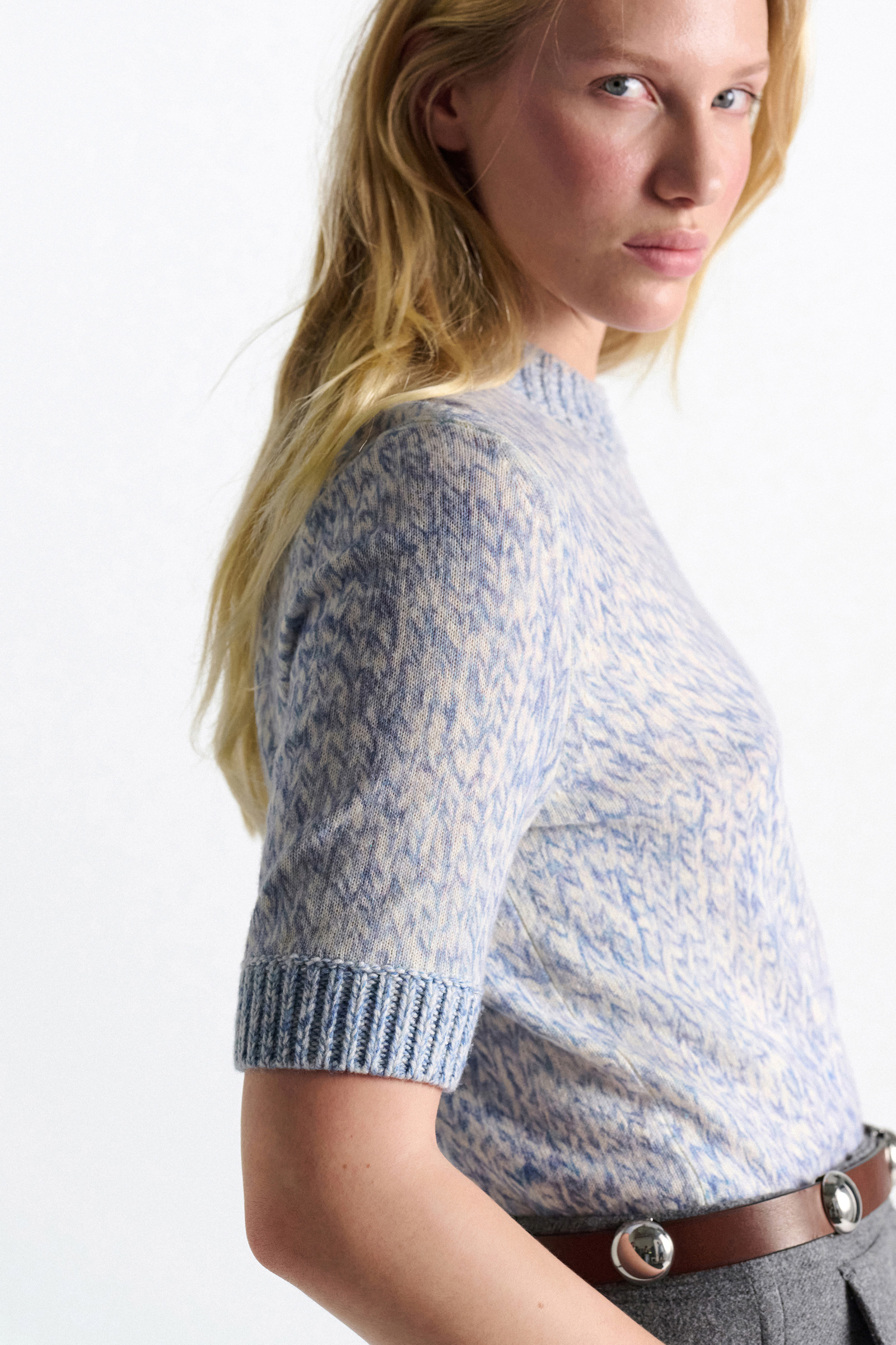 Dorothee Schumacher Merino-cashmere half sleeve pullover blue mouliné Model Detail View