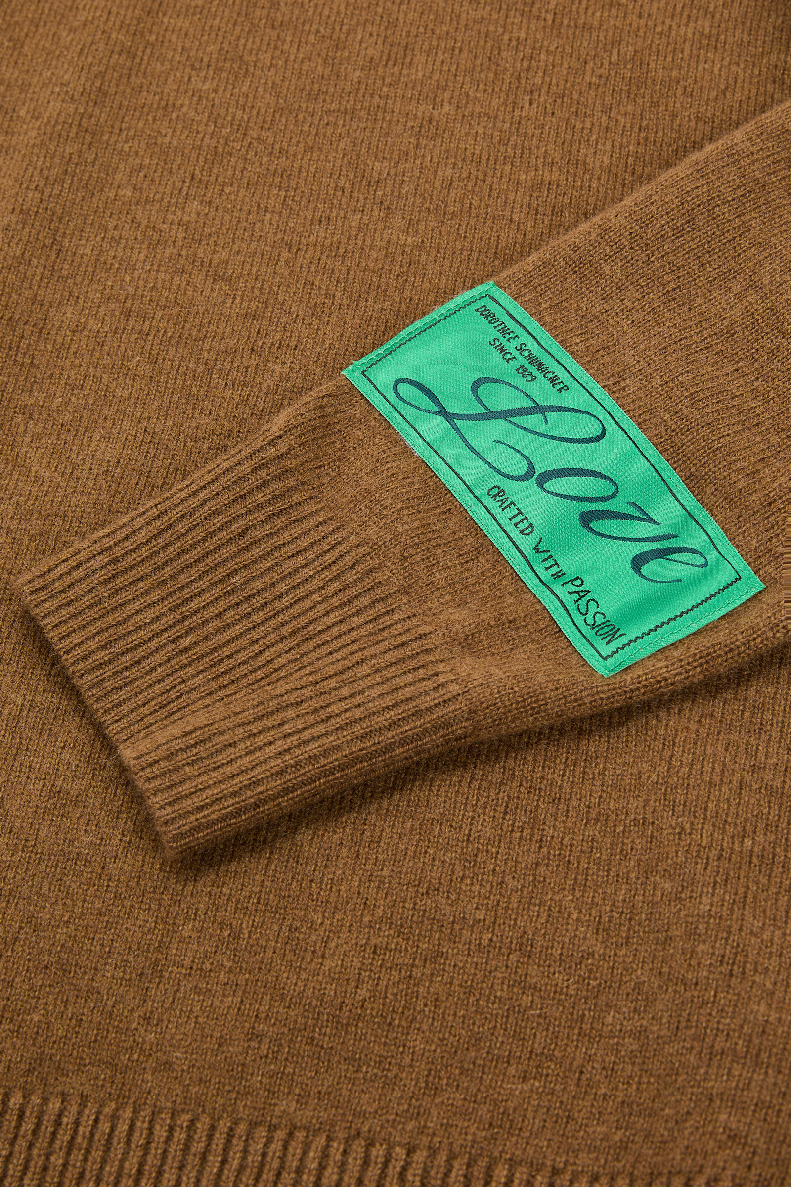 Dorothee Schumacher Pullover mit V-Ausschnitt aus Merino und Kaschmir porcini Product Detail View