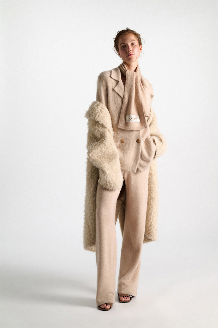Dorothee Schumacher Merino-cashmere double-breasted blazer make up Model Front View