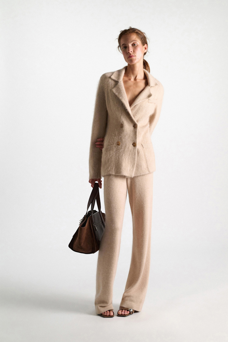 Dorothee Schumacher Merino-cashmere double-breasted blazer make up Model Detail View