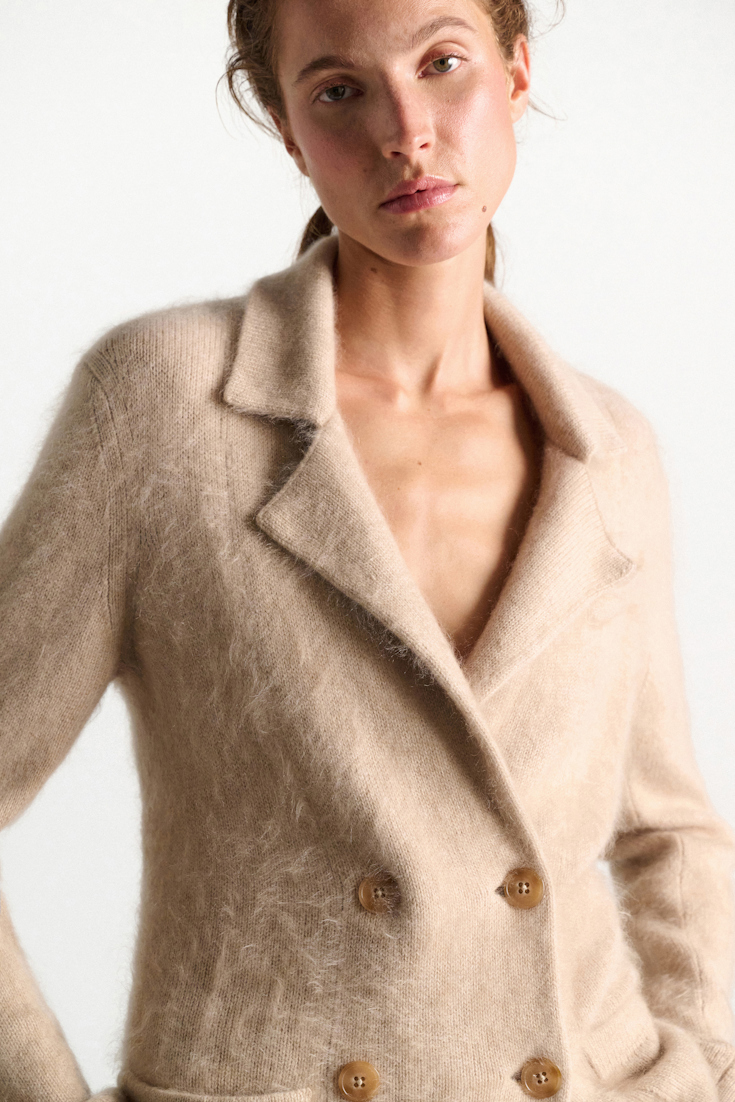 Dorothee Schumacher Merino-cashmere double-breasted blazer make up Model Detail View