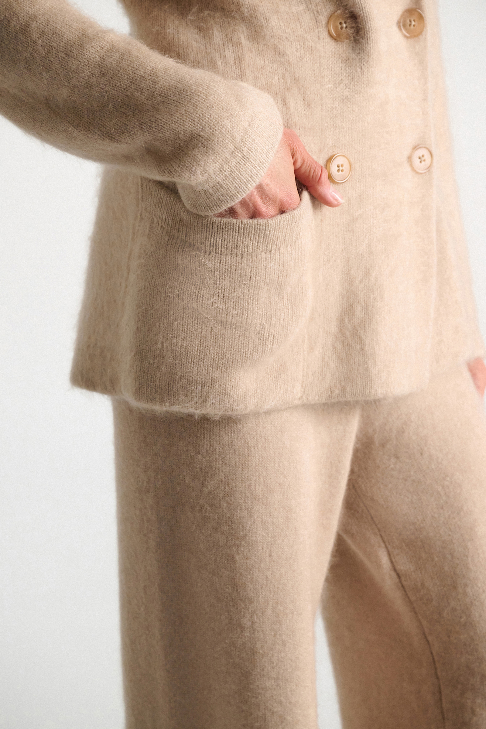 Dorothee Schumacher Merino-cashmere double-breasted blazer make up Model Detail View