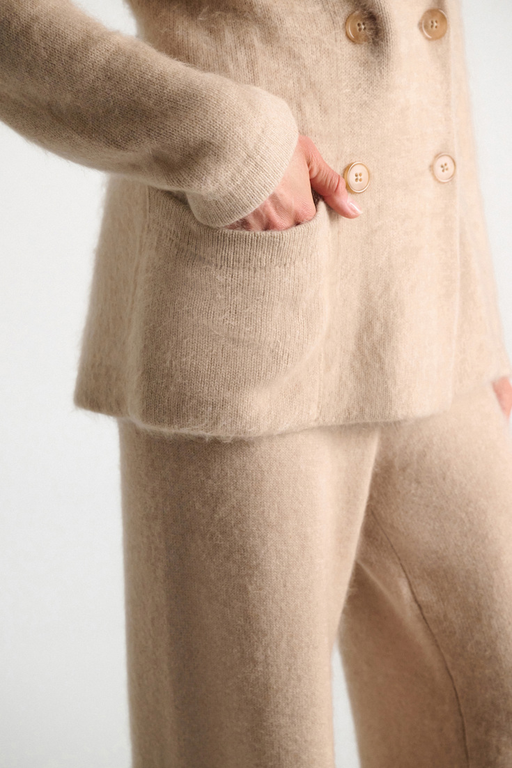 Dorothee Schumacher Merino-cashmere double-breasted blazer make up Model Detail View