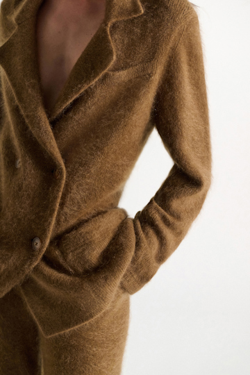 Dorothee Schumacher Merino-cashmere double-breasted blazer porcini Model Detail View