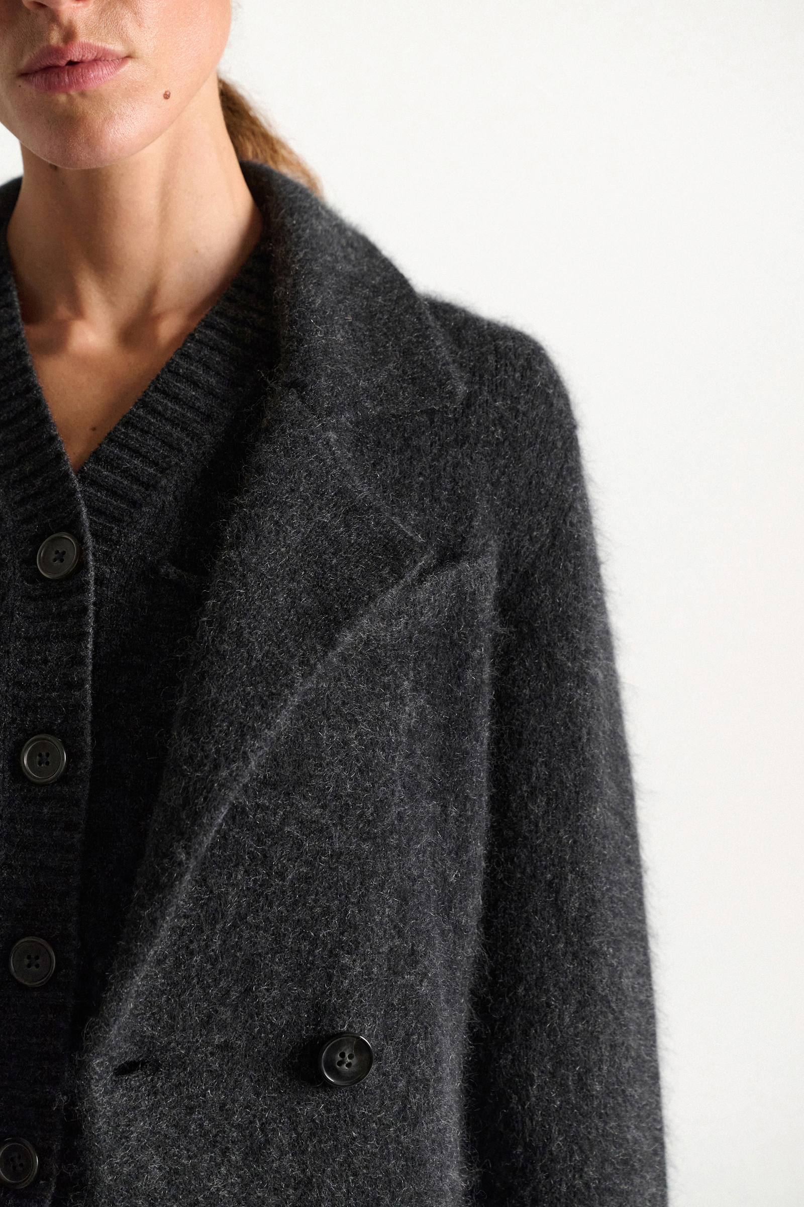Dorothee Schumacher Zweireiher-Blazer aus Merino und Kaschmir anthra melange Model Detail View