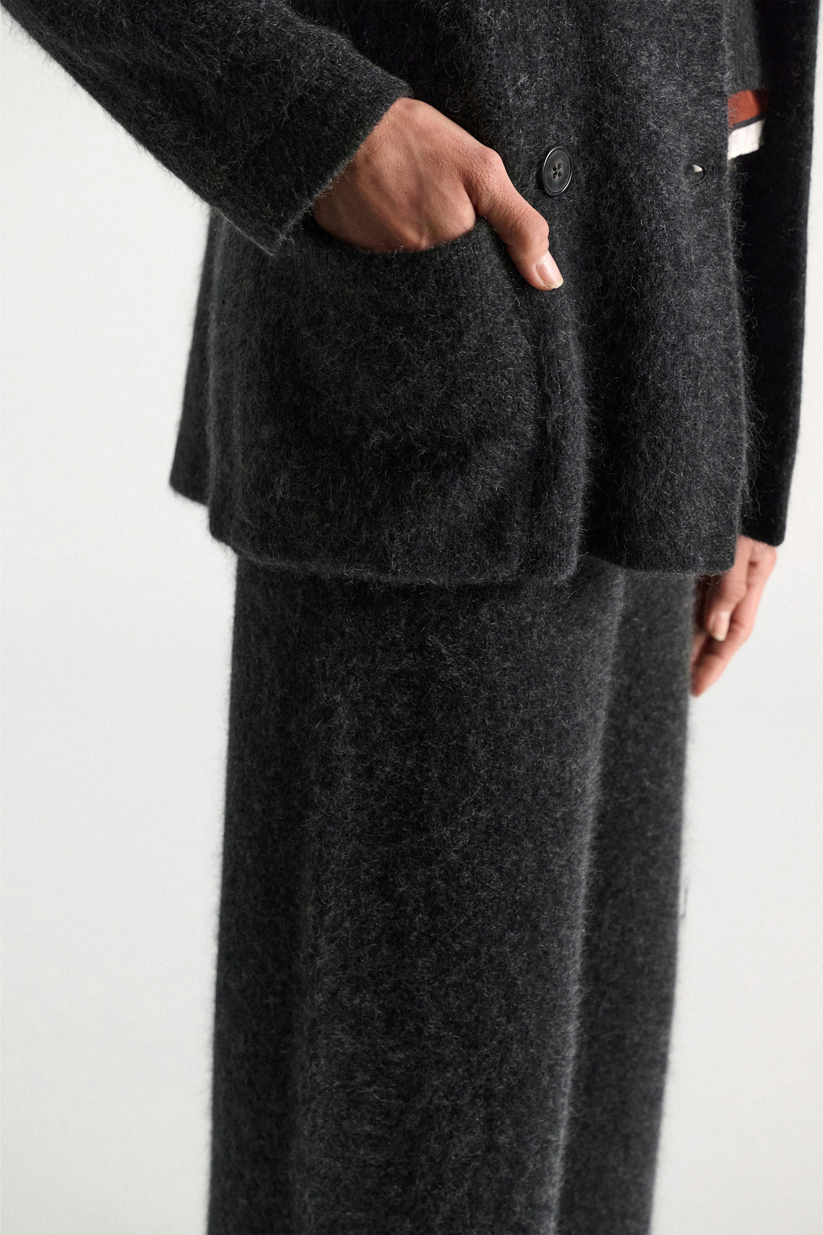 Dorothee Schumacher Zweireiher-Blazer aus Merino und Kaschmir anthra melange Model Detail View