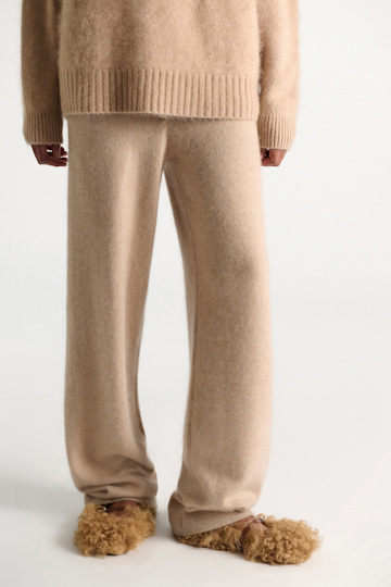 Dorothee Schumacher Merino-cashmere pants make up Model Detail View
