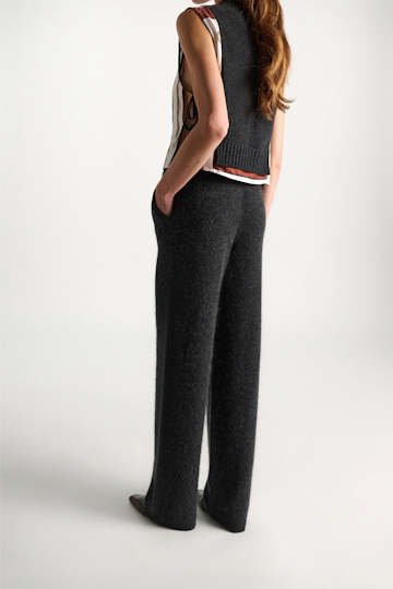 Dorothee Schumacher Merino-cashmere pants anthra melange Model Detail View