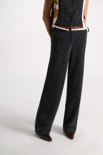 Dorothee Schumacher Merino-cashmere pants anthra melange Model Detail View