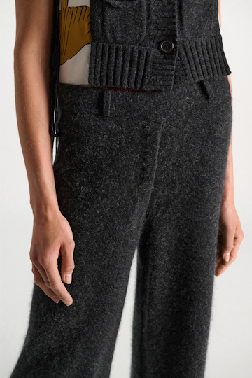Dorothee Schumacher Merino-cashmere pants anthra melange Model Detail View