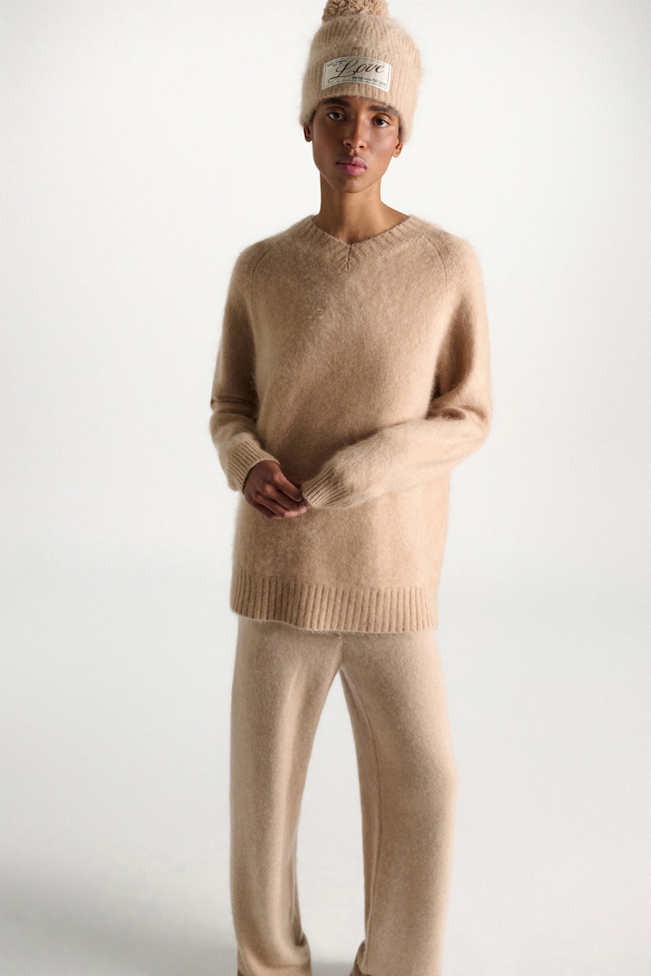 Dorothee Schumacher Pullover mit V-Ausschnitt aus Merino und Kaschmir make up Model Detail View