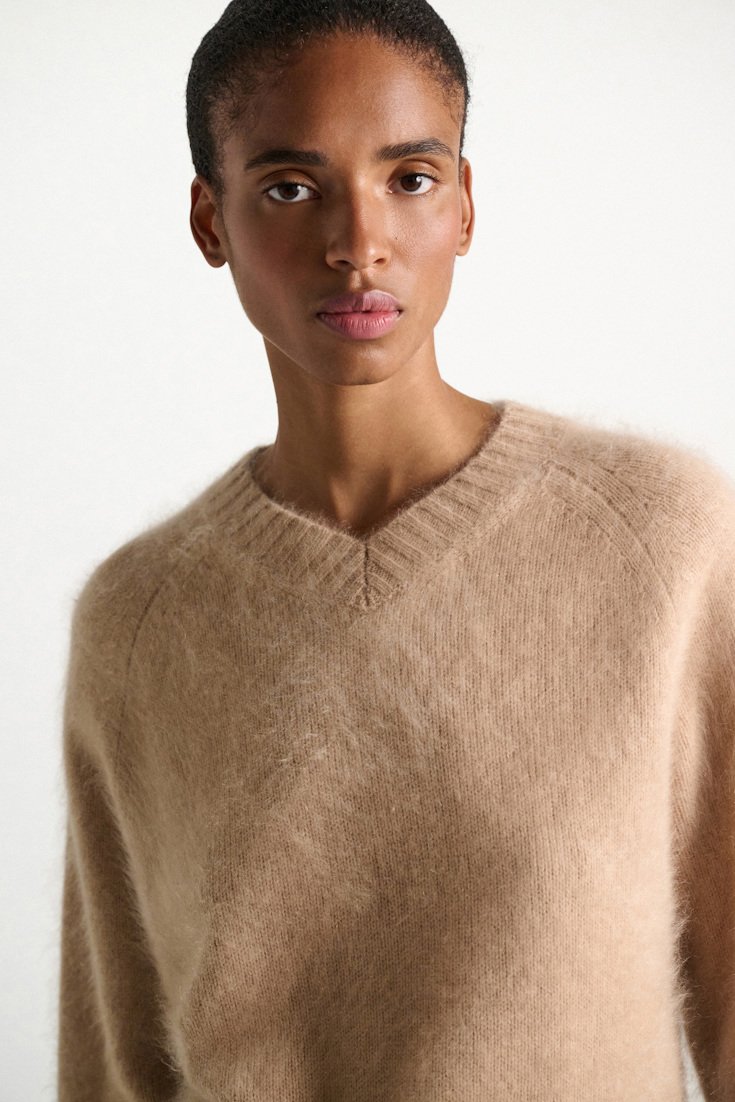 Dorothee Schumacher Pullover mit V-Ausschnitt aus Merino und Kaschmir make up Model Detail View