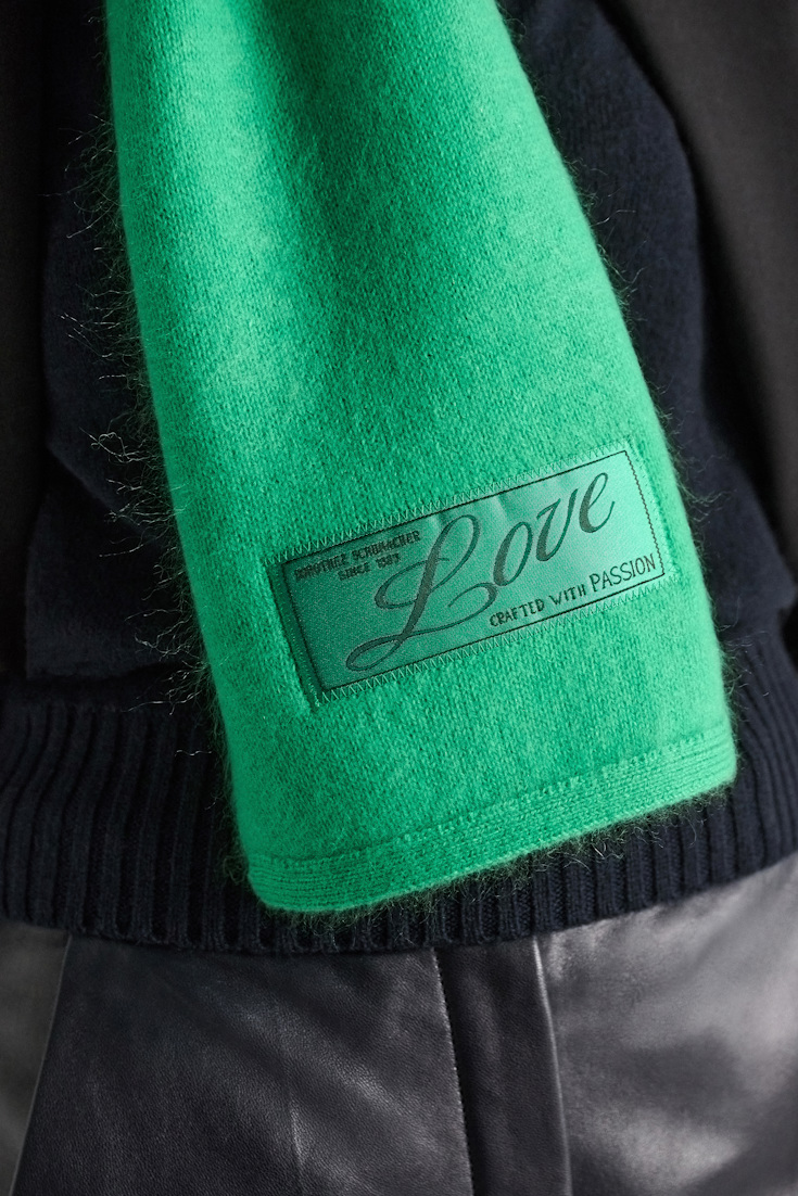 Dorothee Schumacher Schal aus Merino und Kaschmir wasabi Model Detail View
