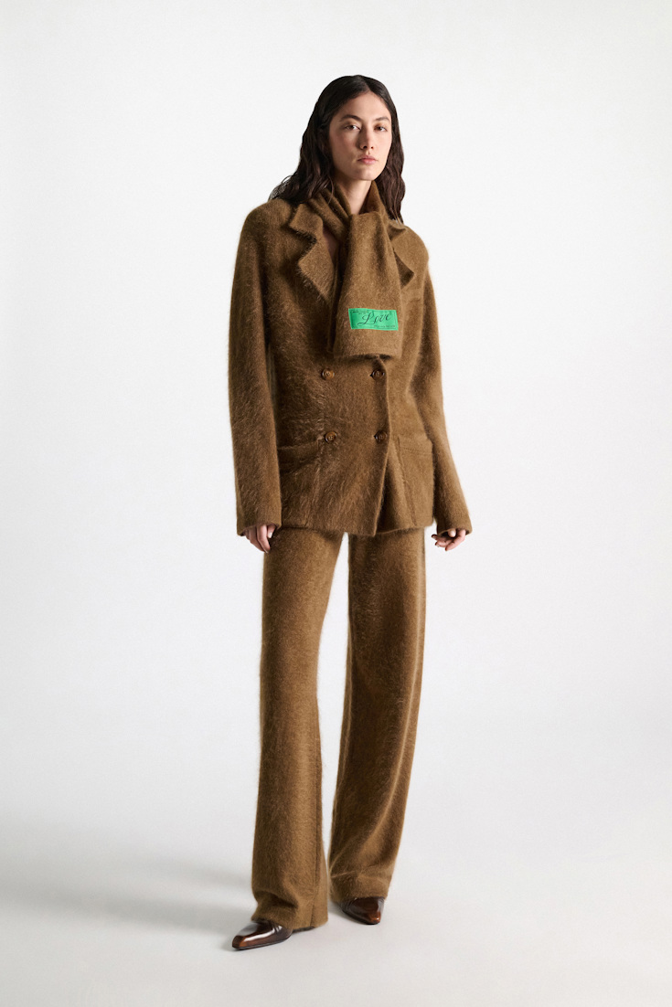 Dorothee Schumacher Schal aus Merino und Kaschmir porcini Model Detail View