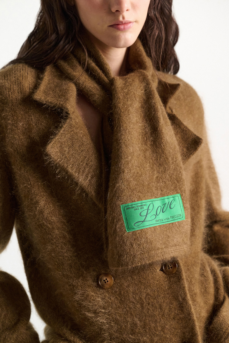 Dorothee Schumacher Schal aus Merino und Kaschmir porcini Model Detail View