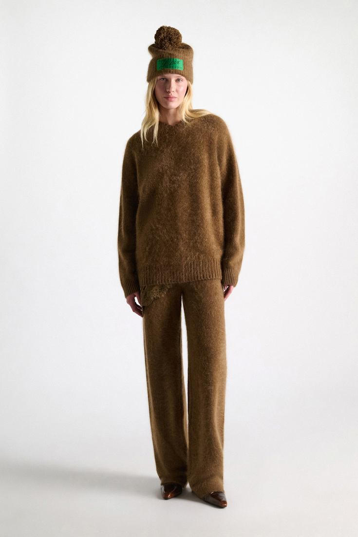 Dorothee Schumacher Mütze aus Merino und Kaschmir porcini Model Front View
