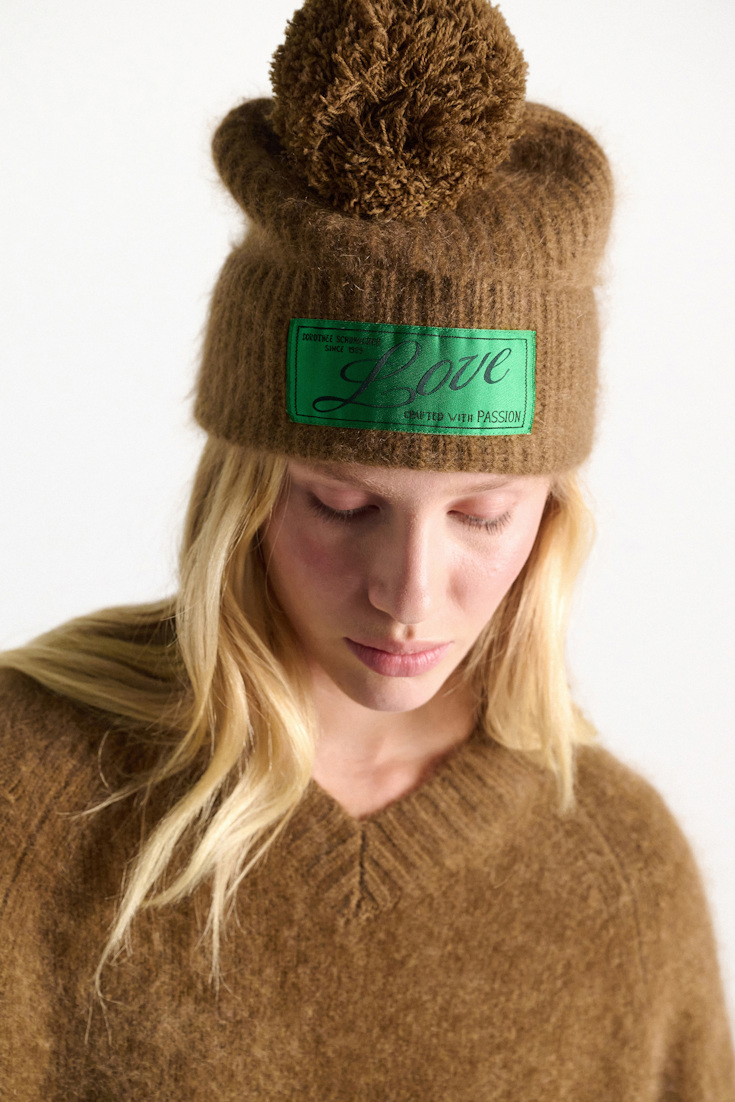 Dorothee Schumacher Mütze aus Merino und Kaschmir porcini Model Detail View