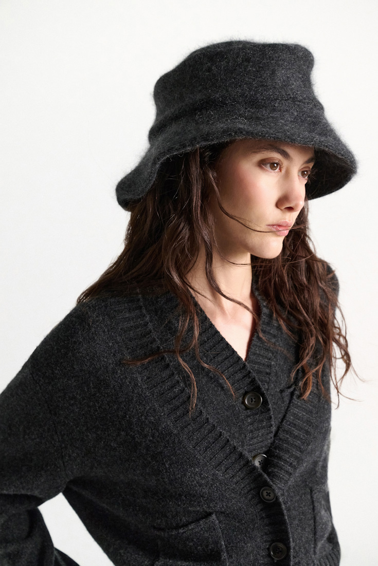 Dorothee Schumacher Hut aus Merino und Kaschmir anthra melange Model Detail View