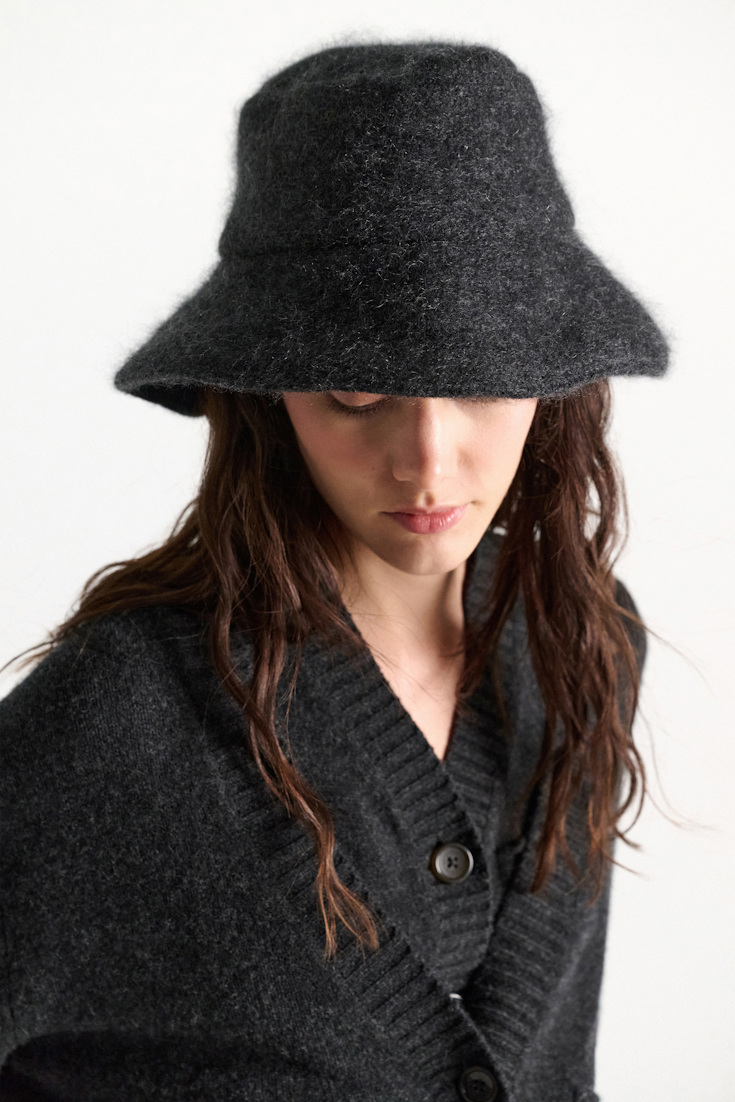 Dorothee Schumacher Hut aus Merino und Kaschmir anthra melange Model Detail View