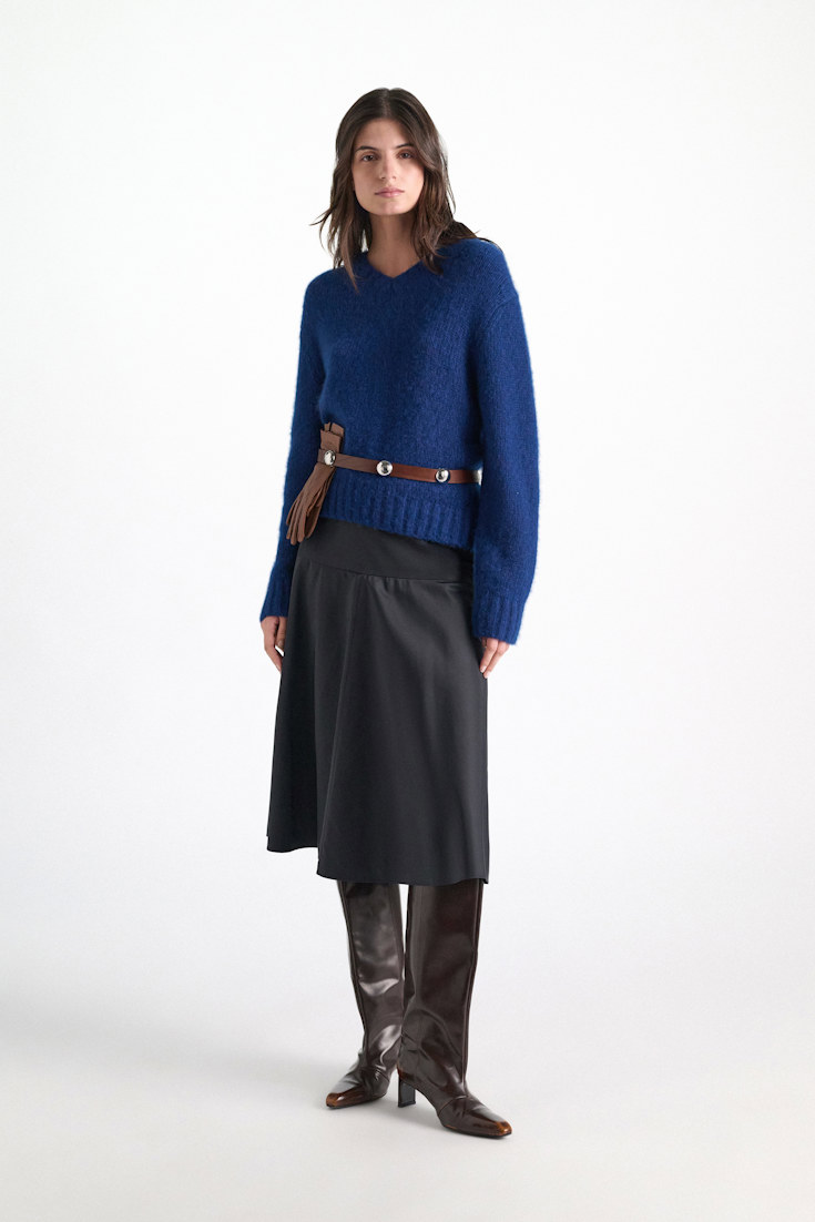 Dorothee Schumacher Pullover mit V-Ausschnitt aus Kaschmir ocean blue Model Detail View