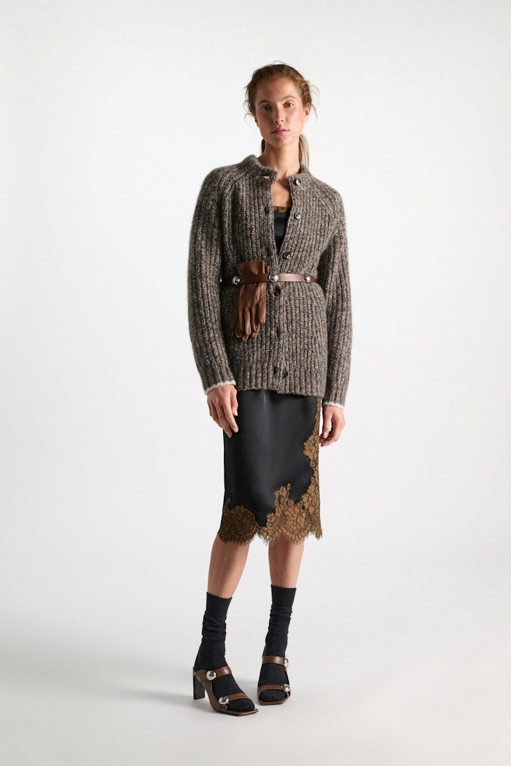 Dorothee Schumacher Cardigan mit Rundhals aus Kaschmir mist-thunder-walnut mouline Model Front View