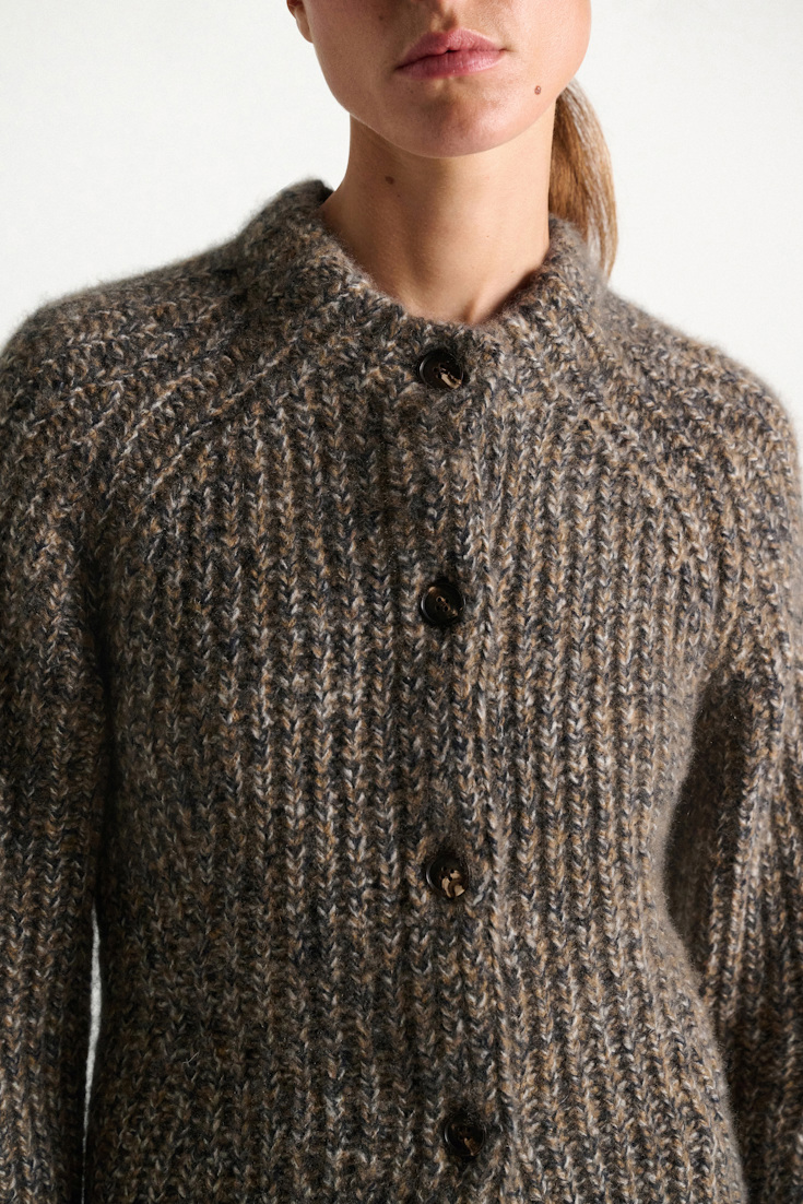 Dorothee Schumacher Cardigan mit Rundhals aus Kaschmir mist-thunder-walnut mouline Model Detail View
